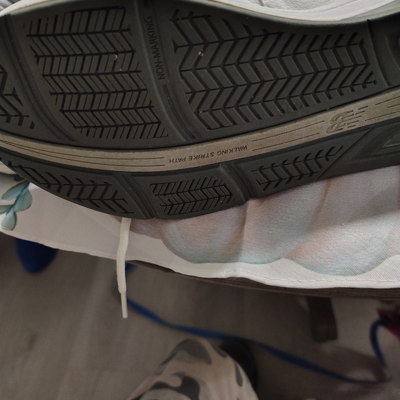 New Balance White Athletic Shoes - Picture 5 of 8